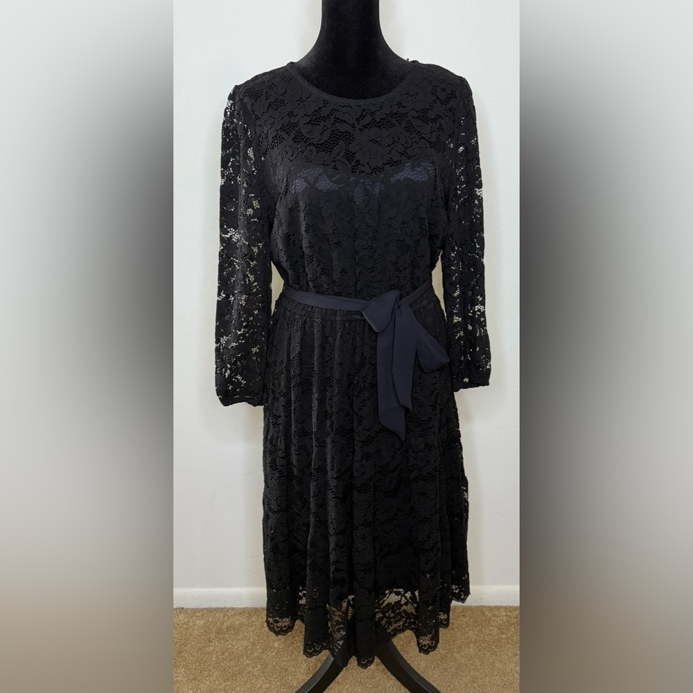 NWT Vera Wang scalloped hem Black floral lace chic party statement dress medium